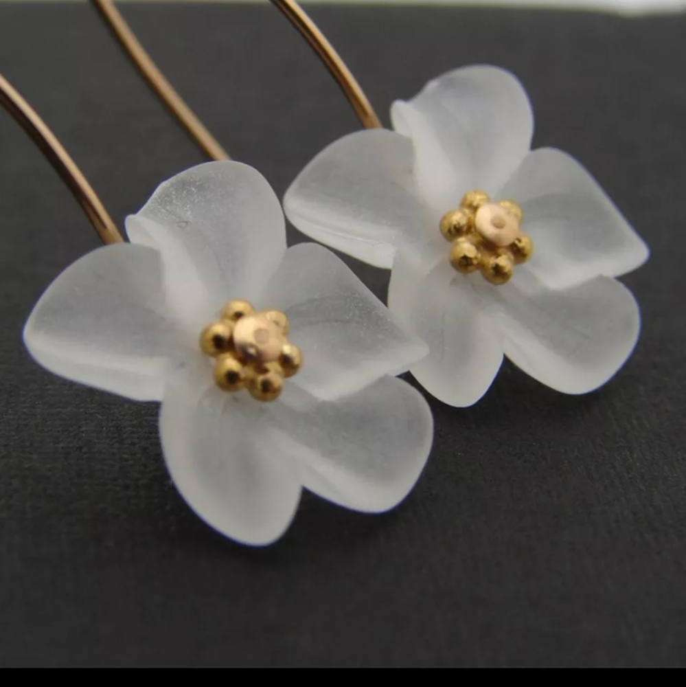 Pure Style delicate looking white flower earrings with gold toned fisher hooks - Picture 5 of 6